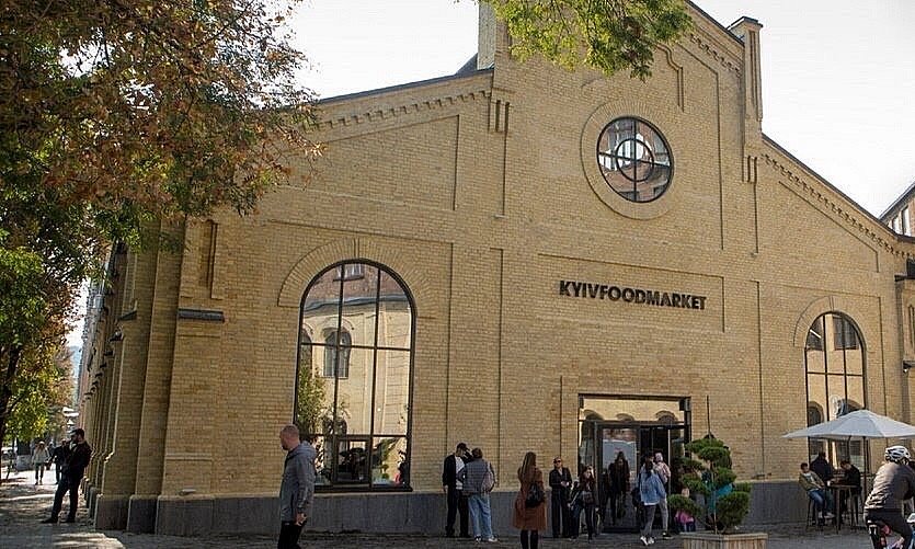 Будівлю Kyiv Food Market у Києві у 2023 році придбала компанія, яка згодом перейшла у власність доньок Миколи Злочевського. Ресторанний бізнес працює окремо від власника нерухомості. Будівлю Kyiv Food Market у Києві у 2023 році придбала компанія, яка згодом перейшла у власність доньок Миколи Злочевського. Ресторанний бізнес працює окремо від власника нерухомості.