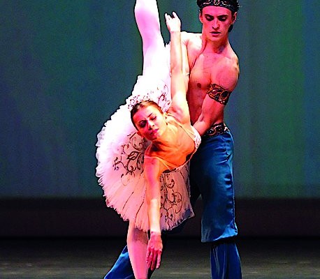 Оркестр и дирижер Национальной филармонии гастролируют в Париже и Кельне