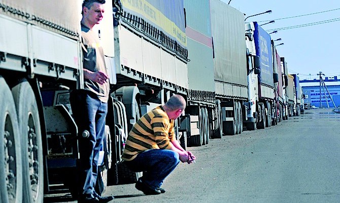 Таможенная служба России вчера включила в перечень рисковых всех без исключения украинских импортеров. Сегодня правительство Украины будет искать пути решения конфликта