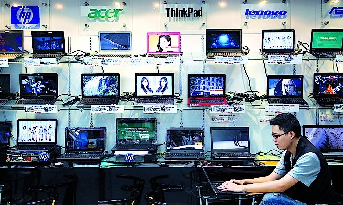 В связи с чрезмерными поставками ноутбуков из Азии, к зиме проведут массовые распродажи