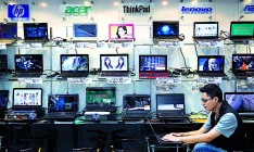 В связи с чрезмерными поставками ноутбуков из Азии, к зиме проведут массовые распродажи