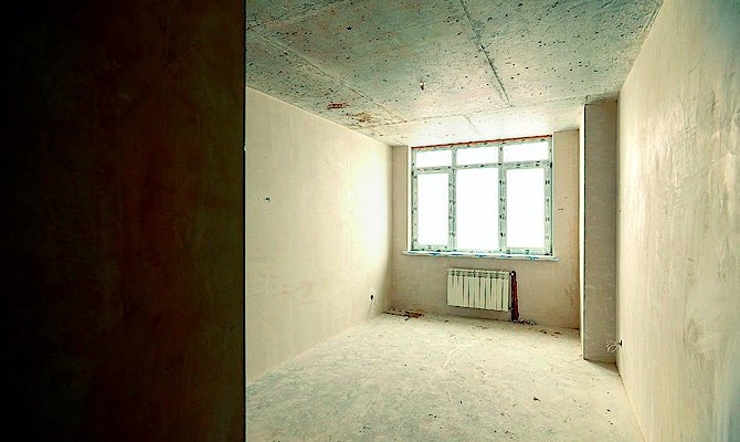 Приобретение жилья на первичке для одних — опасная рулетка, для других — хороший источник дохода. Но даже при должном уровне юридической грамотности «минное поле» сложно пересечь без потерь