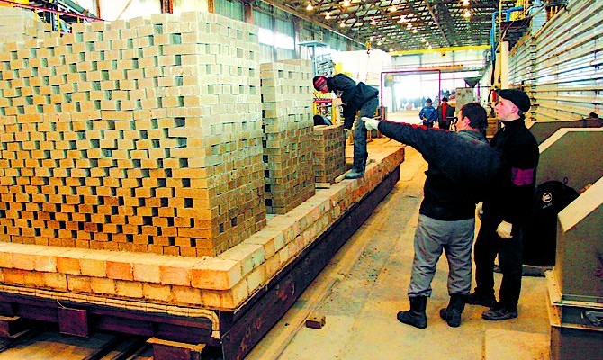 Производители огнеупоров оказались в затруднительной ситуации. Металлурги сократили заказы