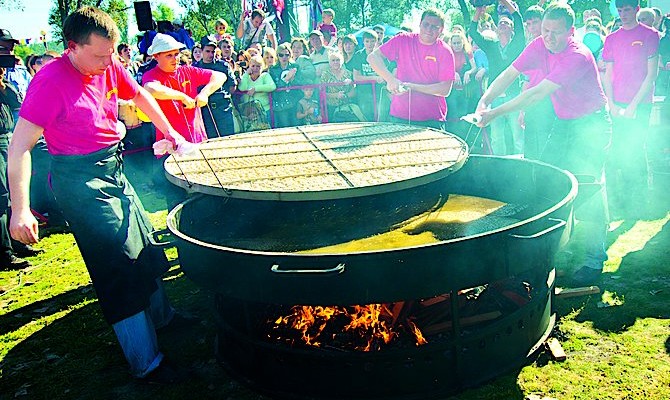 Современного потребителя активно травят всевозможными добавками, однако даже в царской России люди имели все шансы пить известковое молоко и есть «трюфели», изготовленные из гнилого картофеля