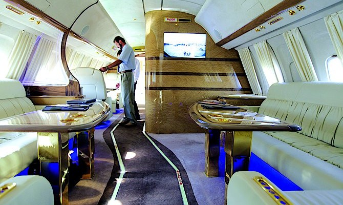 «Воздушные таксисты» вынуждены братьна себя предоставление консьерж-сервисадля миллионеров и миллиардеров. Индивидуальный подход к VIP-пассажирам во многом определяет успешность бизнес-модели перевозчиков
