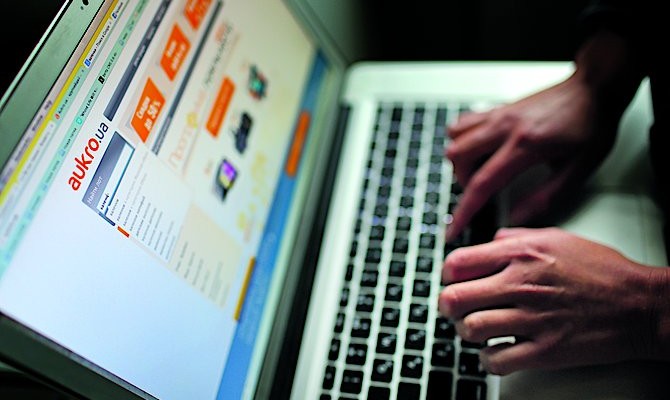 Крупнейший интернет-аукцион Aukro.ua решил выплатить компенсации обманутым пользователям после самой масштабной аферы. Но деньги получат только те, кто совершал сделки в системе