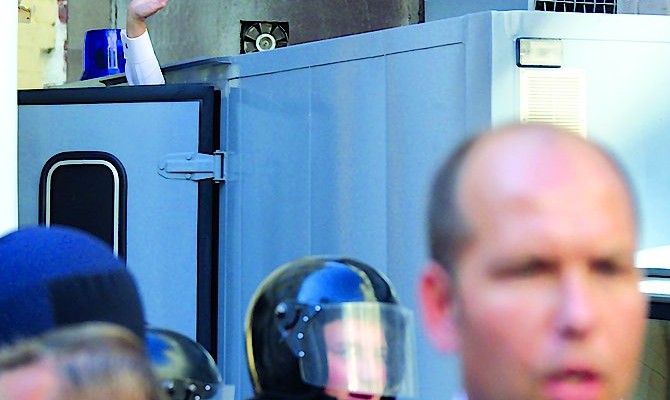 Юлия Тимошенко готовится к отъезду в Германию. Самый реальный путь за границу — гуманитарная миссия