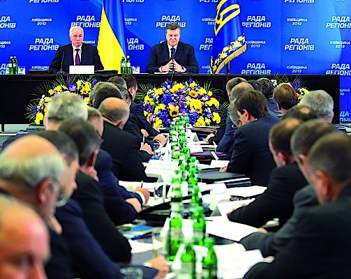 Совет да указ: Виктор Янукович обещает к Новому году увольнения губернаторов