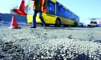 Кабмин намерен привлечь к финансированию ремонта дорог владельцев грузовиков