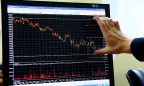 Биржевые торги открылись в понедельник обвалом цен. Фондовики надеются на стабилизацию ситуации в стране