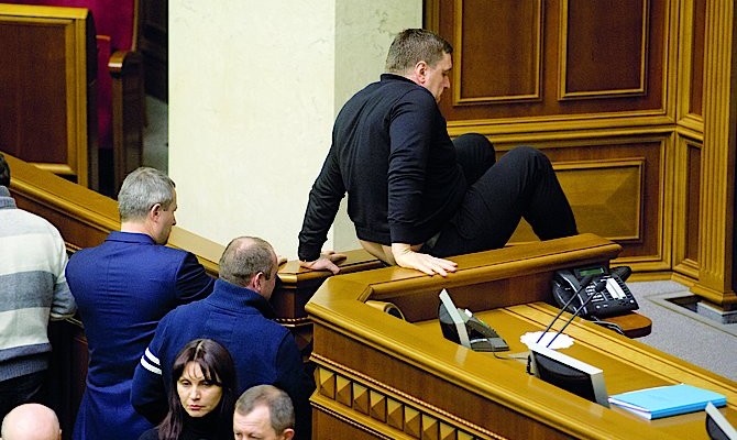 Рада не смогла договориться о дальнейшей работе после провала голосования об отставке Кабмина