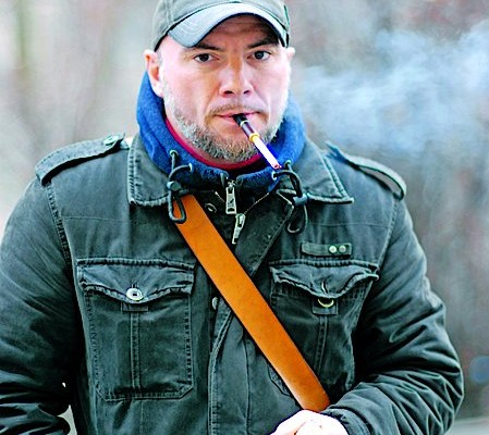 Мастер аскетичной живописи Александр Животков объясняет, почему не обновляет собственный сайт, и рассказывает, что настоящий художник — всегда коллекционер