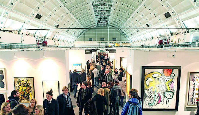 В середине января на западном арт‑рынке заканчиваются каникулы и одна за другой стартуют арт-ярмарки с самыми разнообразными программами