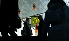 В ресторанах McDonald’s перестала звучать музыка. Сеть задолжала правообладателям около 1 млн грн