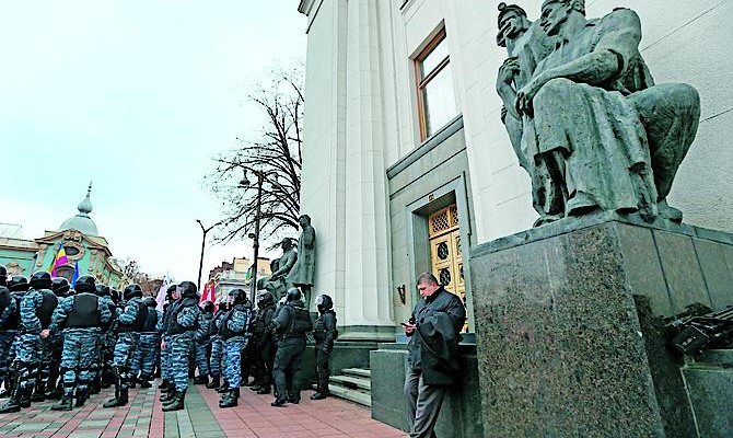 Верховная Рада сделает попытку разрядить ситуацию в стране