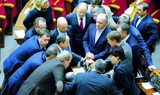 В парламенте ищут пути возврата к Конституции 2004 года