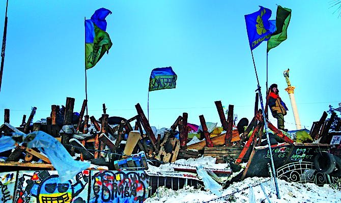 Оппозиция продолжит блокировать админздания и сохранит баррикады в Киеве