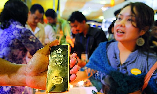 Цена золота достигла трехмесячного максимума