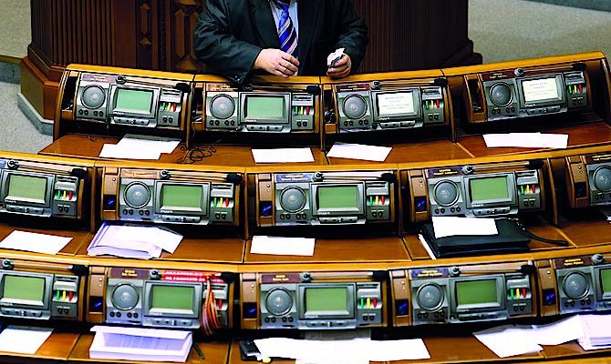 Рада так и не соберется на этой неделе. На следующей ожидается голосование за кандидатуру нового премьера