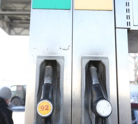 Цены на заправках стали ускоренно расти. Трейдеры перекладывают на потребителя курсовые риски