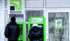 Украинские банки в Крыму вводят рубли и сокращают филиалы