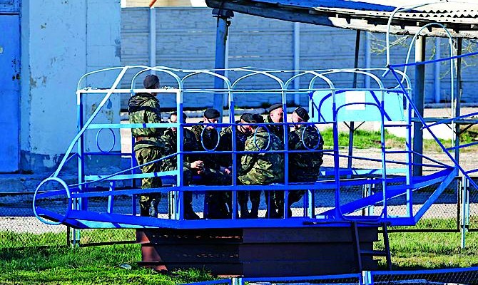 Украина начинает вывод остатков воинских частей из Крыма