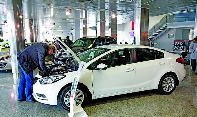 Количество кредитных авто в марте сократилось вдвое