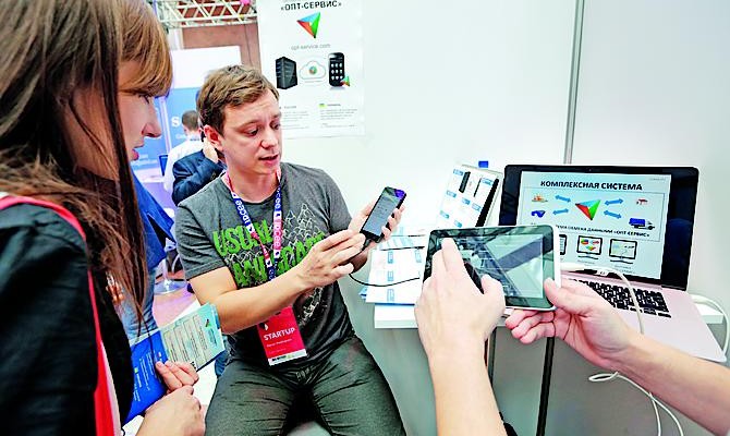 Украинцы экономят на гаджетах, а продавцы техники — на штате и арендной плате