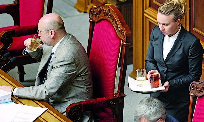 Депутаты решили отложить вопрос перевыборов Рады до инаугурации Порошенко