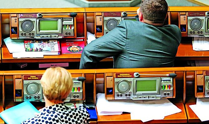 Депутаты обещают лишить себя летнего отпуска ради выборов и Донбасса