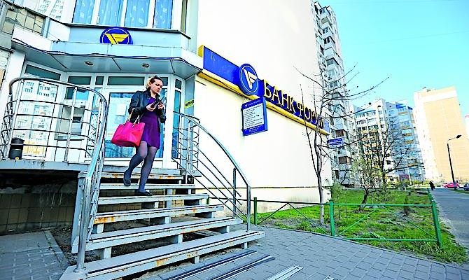 Суд арестовал $50 млн Вадима Новинского