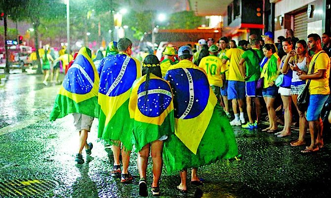 Бразильские политики опасаются похмелья после поражения сборной. Шансы оппозиции растут