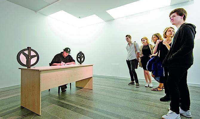 Выставка в PinchukArtCentre позволяет любому приобщиться к искусству с пользой для себя