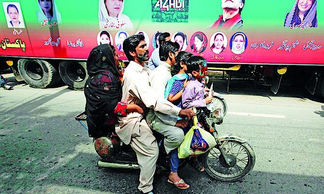 В Пакистане протесты против Шарифа могут привести к вмешательству армии