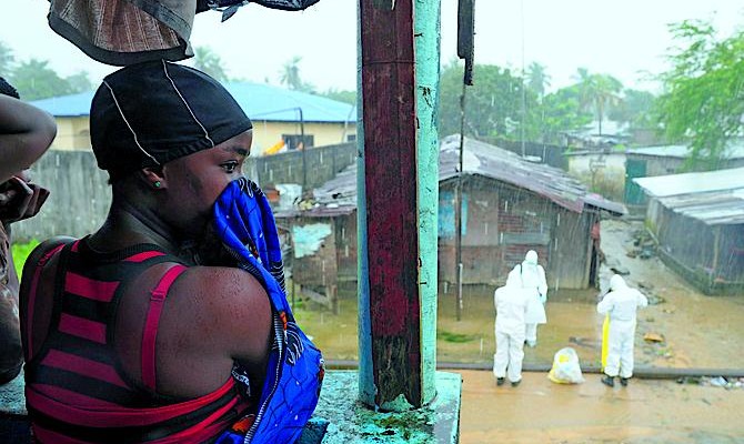 Гуманитарная организация раскритиковала реакцию мира на кризис с лихорадкой Эбола