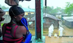 Гуманитарная организация раскритиковала реакцию мира на кризис с лихорадкой Эбола