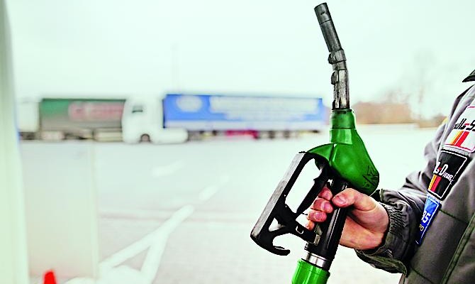 Розничные продажи бензина побили десятилетние антирекорды