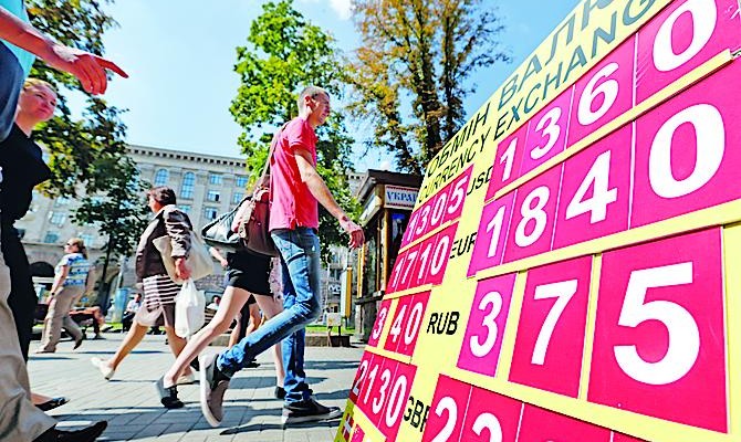 Национальный банк решил спасать гривню запретами и ограничениями