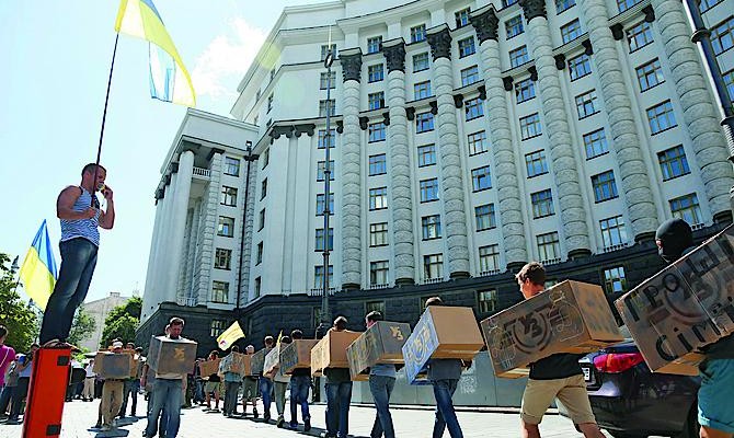 Кабмин заподозрил главу «Укрзалізницi» в коррупции