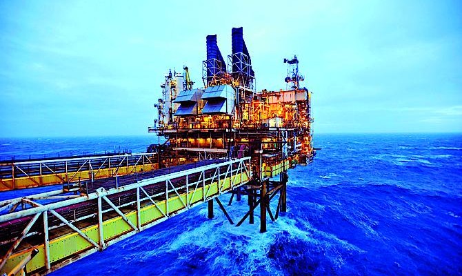 Нефтетрейдеры выжимают прибыль из фьючерсов, но рост цен в будущем не столь очевиден