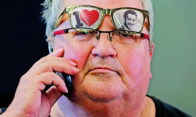 FT: Французский сенат будут контролировать противники президента