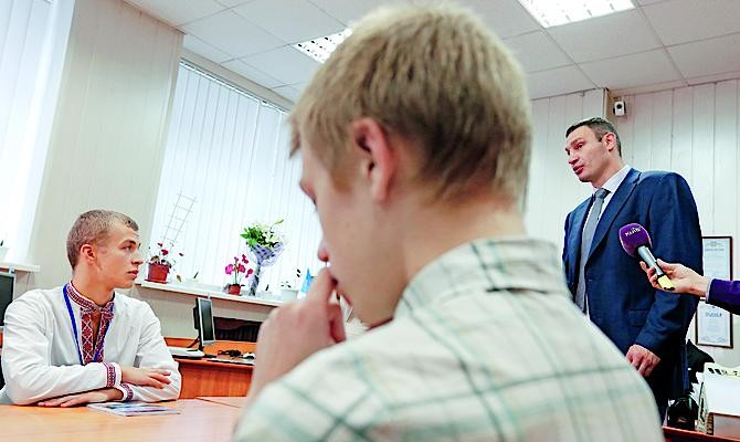 Киев ждет деньги от Кабмина, чтобы перекрыть дефицит бюджета