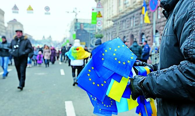 Кабмин люстрирует чиновников, поддерживавших Майдан