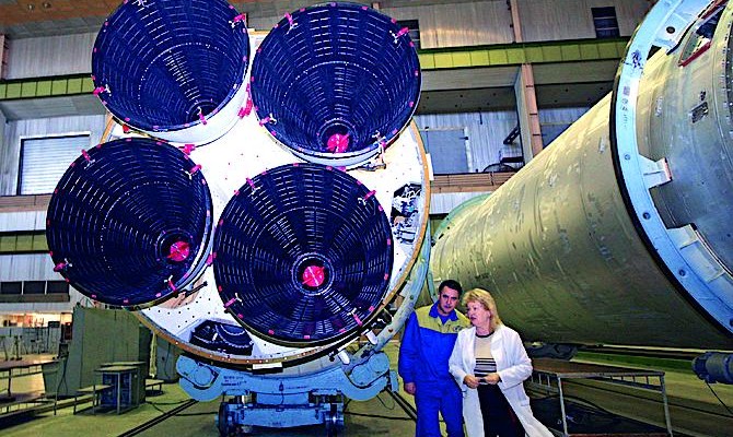 С Южмаша бежит персонал