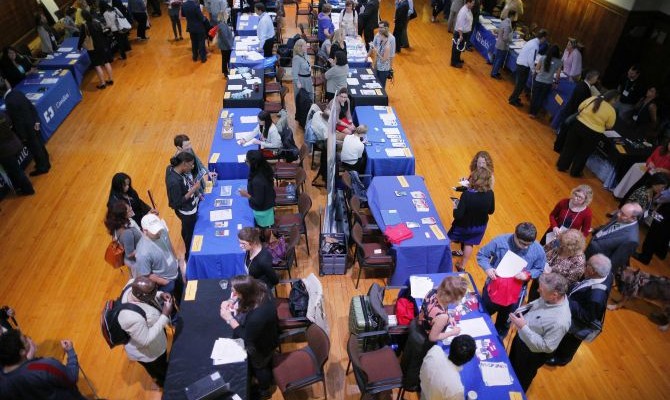 FT: Успехи рынка труда ознаменовали окончание количественного смягчения