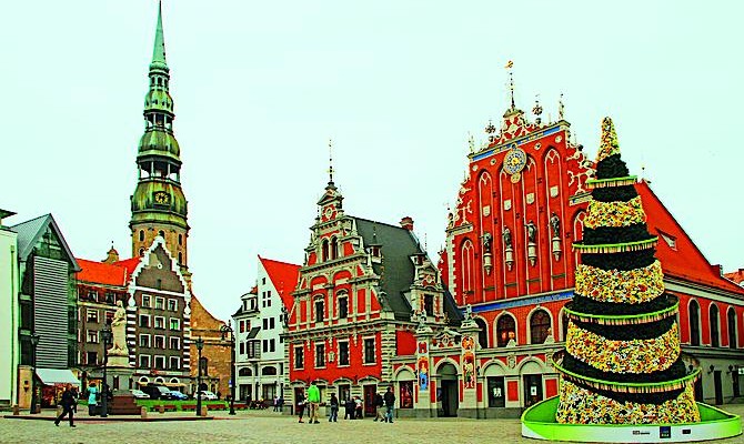 Елочные инсталляции, ярмарки и старинная архитектура — что делать в Риге в декабре