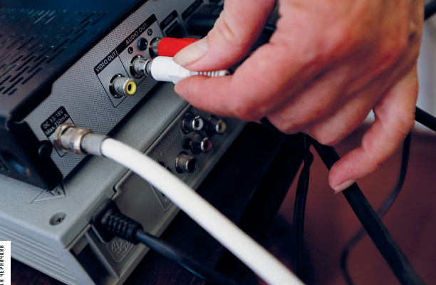 Мэрии могут потерять стабильный источник доходов. Кабмин собирается отменить ежемесячную плату за доступ телеком-операторов к квартирам. Решение может оказаться на руку крупнейшему игроку — «Укртелекому»