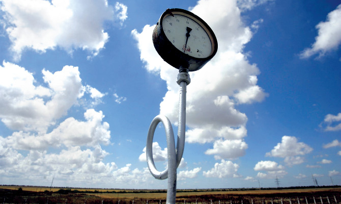 Распоряжение Кабмина о закачке в ПХГ 50% добываемого частными компаниями газа не вступило в силу. Однако «Нафтогаз України» уже начал им пользоваться