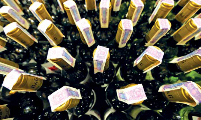 Правительство намерено пополнить бюджет за счет пересмотра ставок акцизов, пошлин и сборов, индексировав их на 4,8% и 5,5%