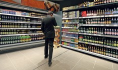Горсоветы теряют контроль над торговлей алкоголем. Минэкономики вознамерилось вывести рынок из тени